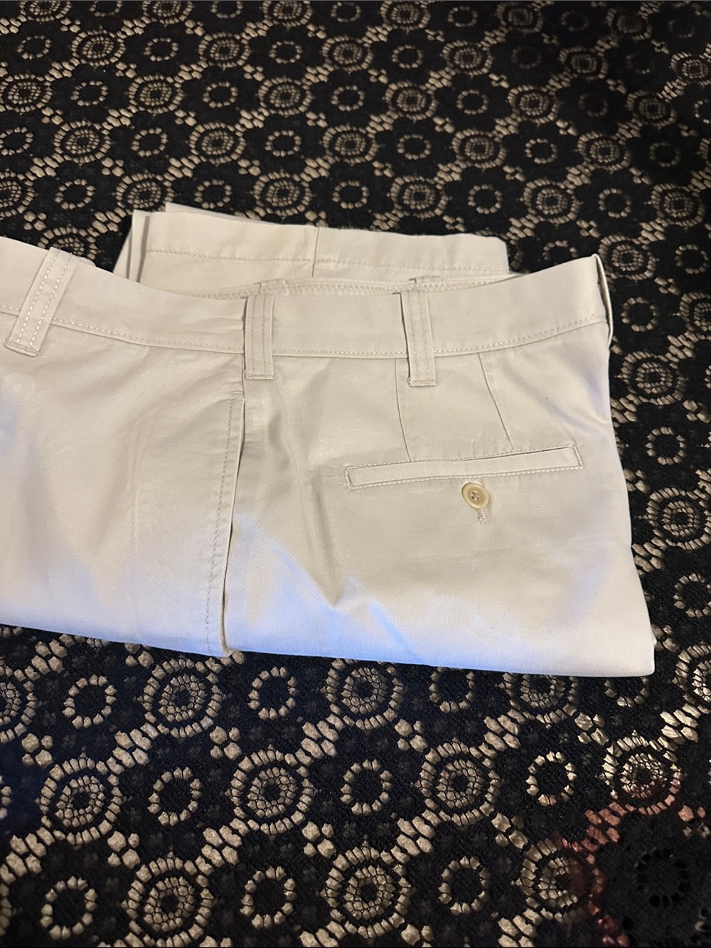 IZOD MEN'S SALTWATER CHINOS  BEIGE 32X30